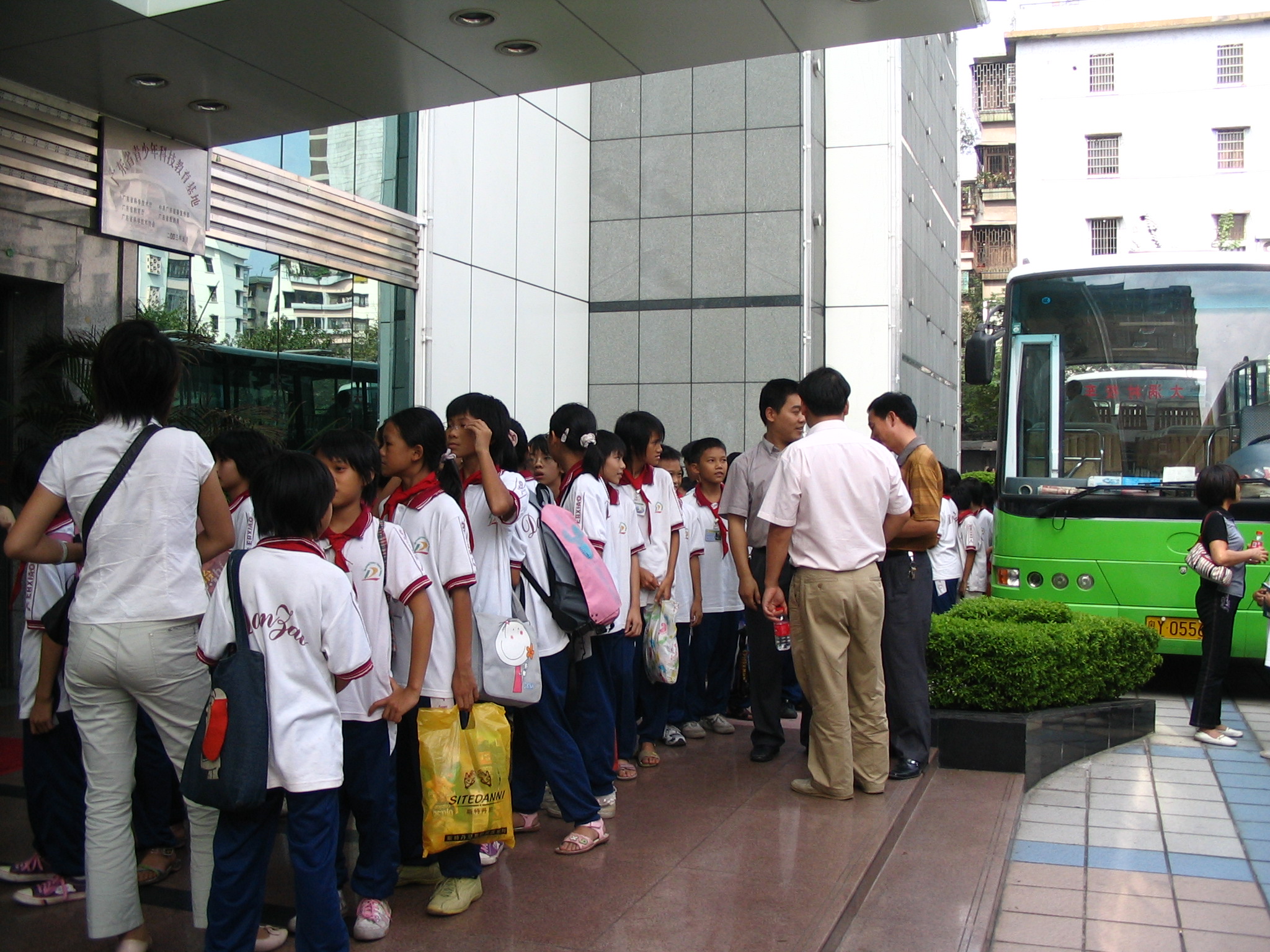 ��У��11����֯ѧ���ιۿ�ѧ����Ƭ